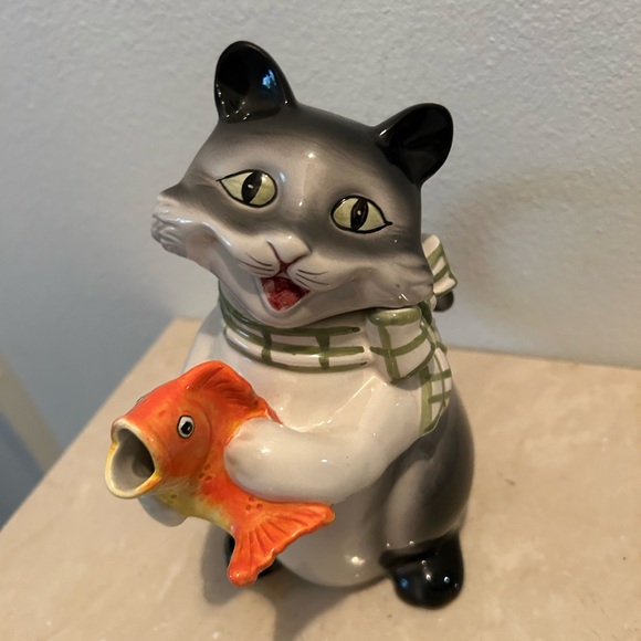 Vintage Ceramic Teapot cat holding a fish. 7” tall - Picture 2 of 10
